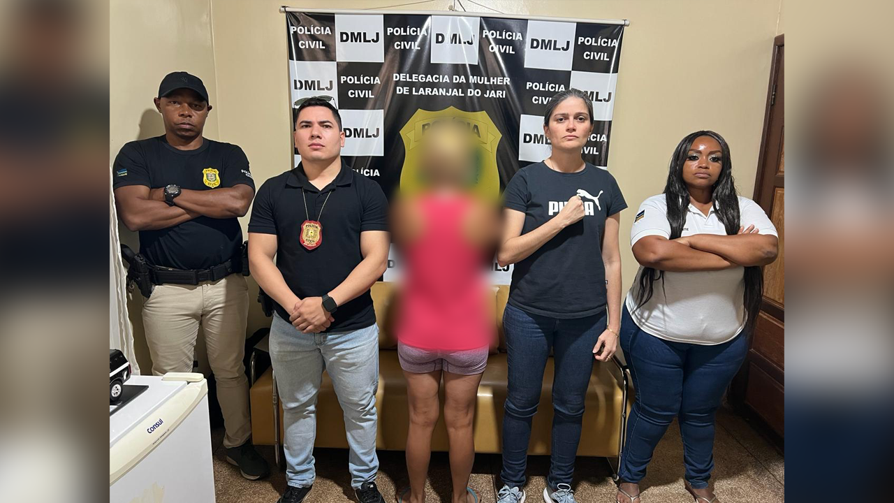 EM LARANJAL DO JARI, MULHER É PRESA EM FLAGRANTE PELOS CRIMES DE INJÚRIA RACIAL E DESACATO PRATICADOS CONTRA POLICIAIS CIVIS